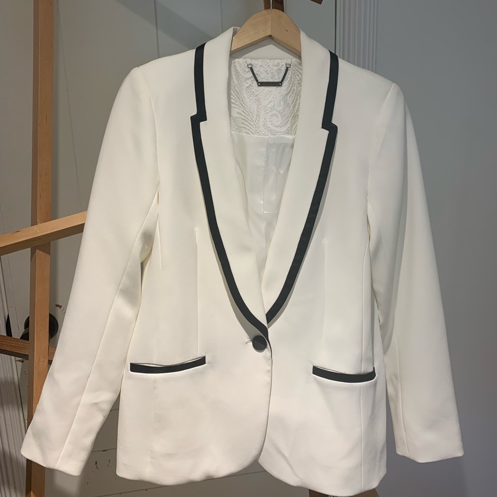 Size 6 Trina Turk White blazer with black outlining